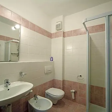 Isolino Hotel 3*